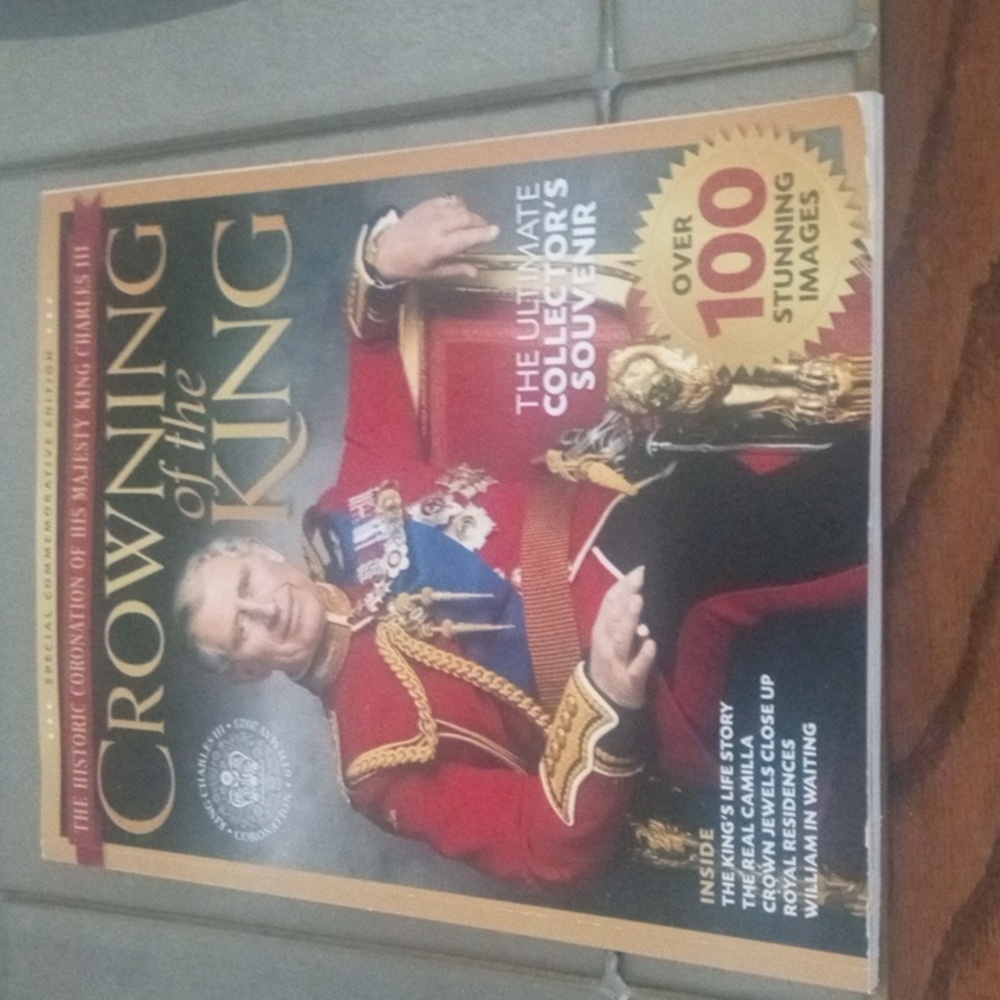📖 4/$15  Crowning of the King Charles  Maganine